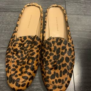 Banana republic women’s mule slide cheetah print